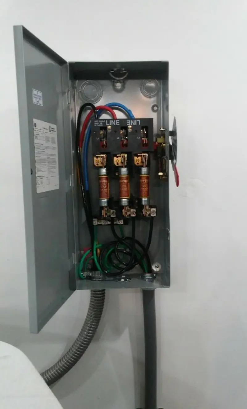 Three-phase disconnect switch installed for Electrical Wiring & Rewiring in Fountainhead-Orchard Hills